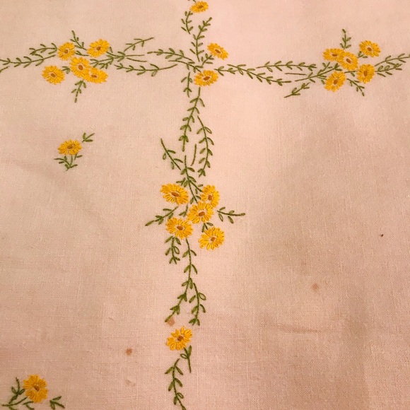 Tablecloth vintage Linen daisy homemade needlepoint - Picture 12 of 12
